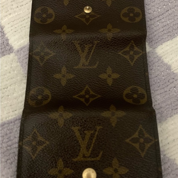 LOUIS VUITTON Monogram Multiple Key Holder - Picture 5 of 13